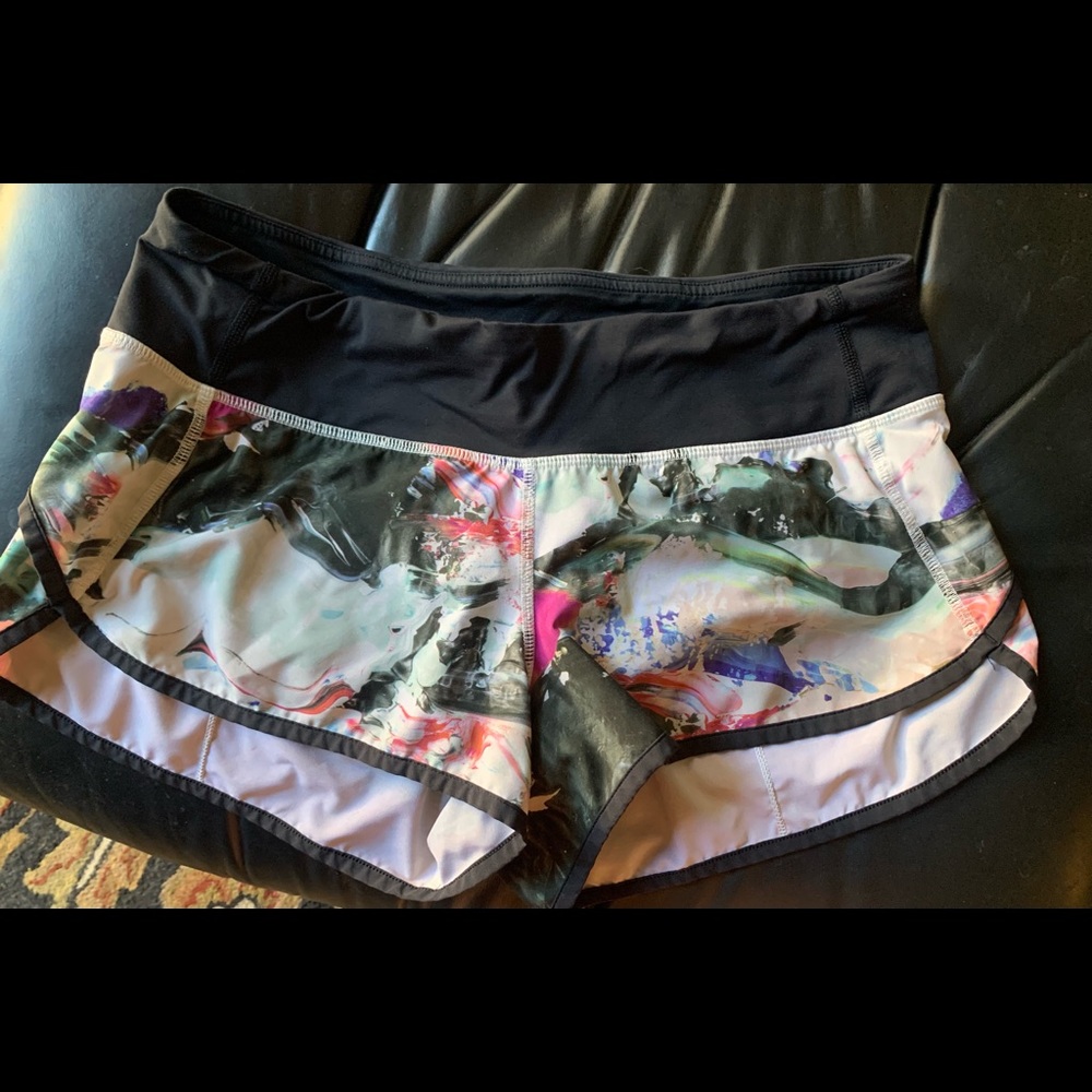 Lululemon Speed Up Shorts. Size 6. 2.5 inseam